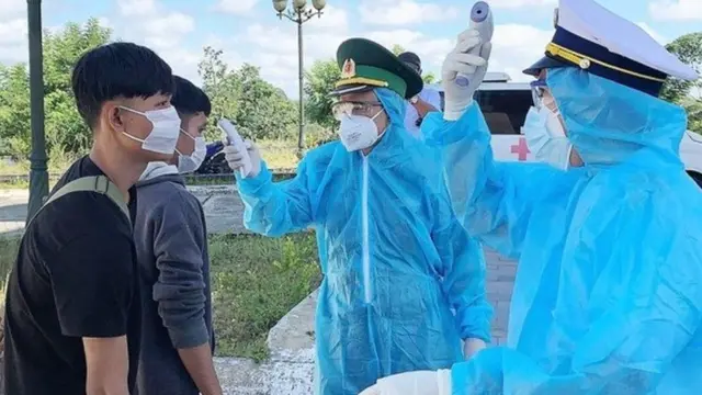 Liệu các trường hợp nhập cảnh trái phép có đâm thủng tuyến phòng dịch của Việt Nam?