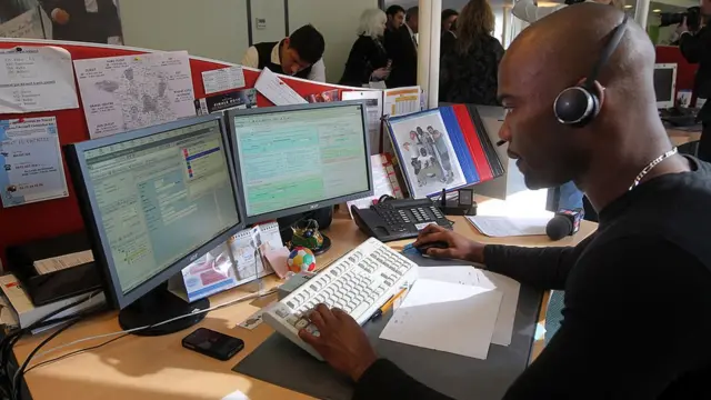 Un collaborateur de centre d'appels à Paris. (Image d'archives)