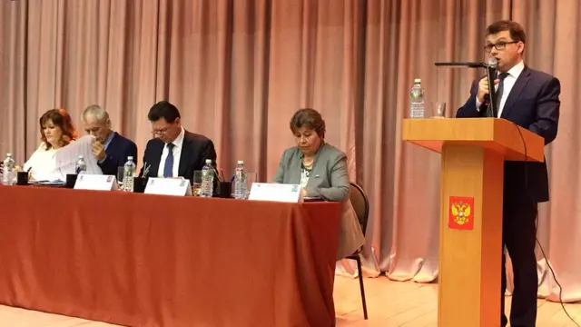 Депутат Онищенко на встрече жителей СЗАО с префектом