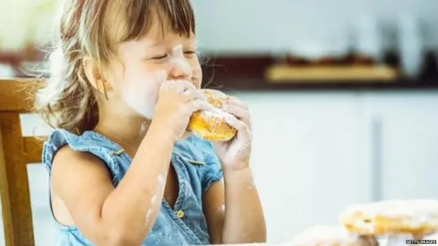 ਖਾਣ ਦੀਆਂ ਚੀਜ਼ਾਂ ਨਾਲ ਅਣਗਿਣਤ ਬੈਕਟੀਰੀਆ ਸਾਡੇ ਸਰੀਰ ਅੰਦਰ ਆਉਂਦੇ ਹਨ ਅਤੇ ਹਰ ਕਿਸੇ ਦੇ ਵੱਖਰੇ ਮਿਸ਼ਰਣ ਹੁੰਦੇ ਹਨ।