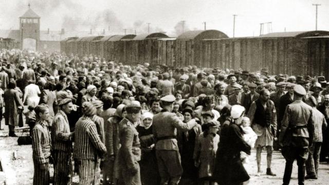 Judíos húngaros llegando a Auschwitz