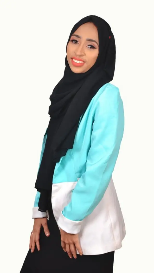 Maalmihii ka horreeyay arooska, Caasha waxaa lagu hayay meel ay ku xayirneyd