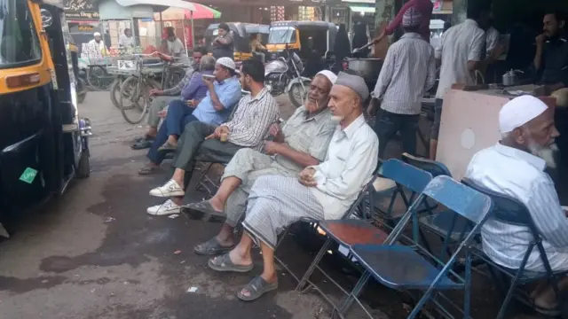 मालेगांव के बाज़ार की तस्वीर