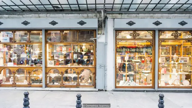 Hacı Bekir dükanı iki yüz ildən çoxdur ki, türk lokumları və başqa şirniyyatlar satır