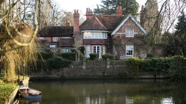 乔治·迈克尔位于牛津郡的大宅（26/12/2016）