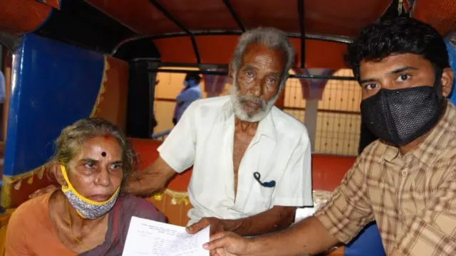 வேலூரில் மகன் தவிக்கவிட்டதால் புகார்கொடுத்து சொத்தை மீட்ட முதியவர்கள்