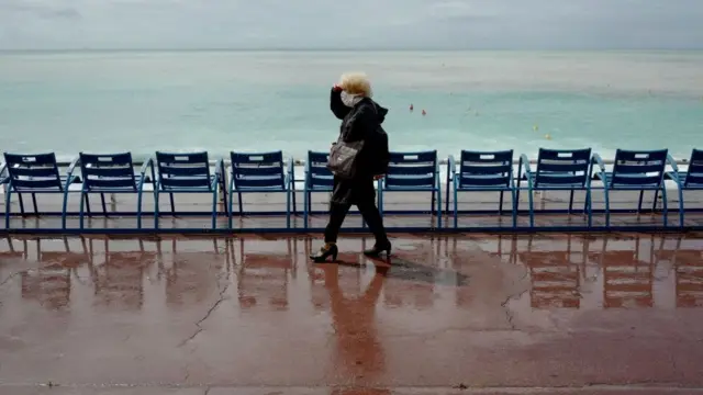 Променад в Ницце закрыт до лучших времен. МВФ не советует спешить с открытием