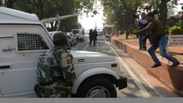 गोळीबार