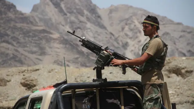 انتشرت قوات الأمن الأفغانية وبدأت عملياتها ضد طالبان حول نقطة تورخام الحدودية بين أفغانستان وباكستان في إقليم ننجرهار بأفغانستان في 23 يوليو 2021