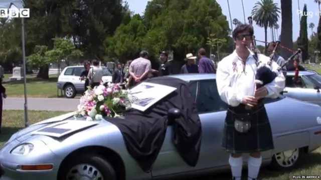 जनरल मोटर्स के इलेक्ट्रिक कार वापस लेने के बाद हॉलीवुड में एक शोकसभा भी आयोजित की गई थी.