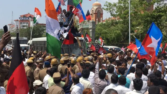 காவிரி விவகாரம்: முழு அடைப்பு, மறியல், தலைவர்கள் கைது