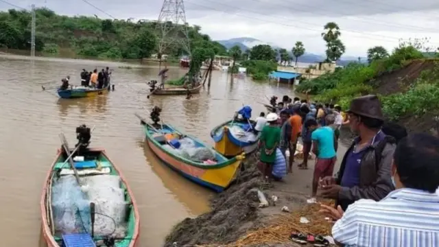 ఆంధ్రప్రదేశ్లో గోదావరి వరదలు జనజీవితాన్ని అస్తవ్యస్తం చేశాయి