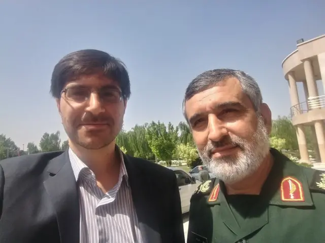 مجتبی رضاخواه در کنار فرمانده موشکی سپاه