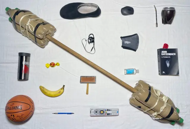 • مارتین جنرو، ساکن شهر سانتافه در آرژانتین، می‌گوید "این دمبل‌ها را وقتی که باشگاه‌های ورزشی تعطیل شدند با برادرانم ساختیم و با شن پر کردیم