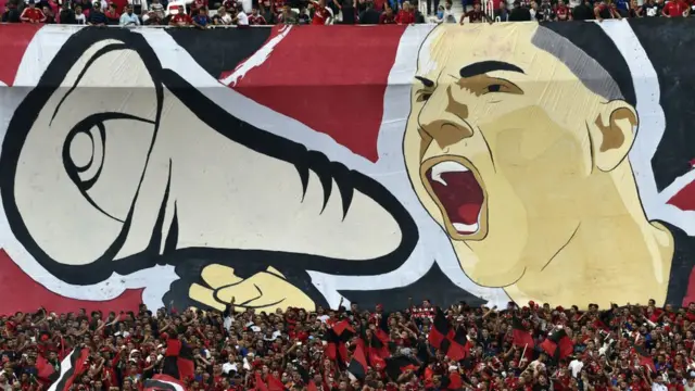 تيفو أنصار نادي اتحاد الجزائر العاصمة خلال مباراة ضد الوداد البيضاوي