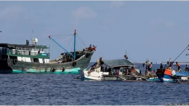 विवादित स्कारबोरो द्वीपों के पास गश्त लगाते चीनी कोस्टगार्ड