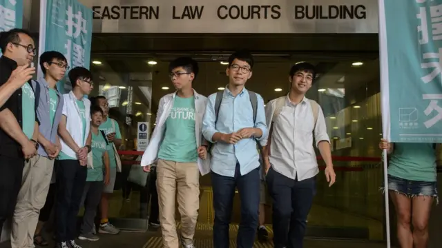 黃之鋒、羅冠聰、周永康在香港東區裁判法院外（21/7/2016）