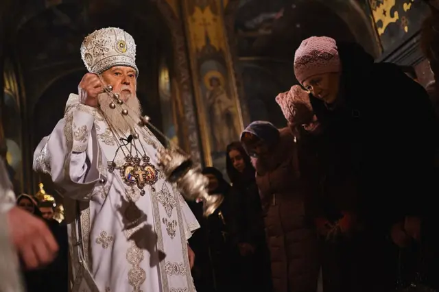 Патриарх непризнанной УПЦ (КП) Филарет совершает богослужение во Владимирском соборе в Киеве