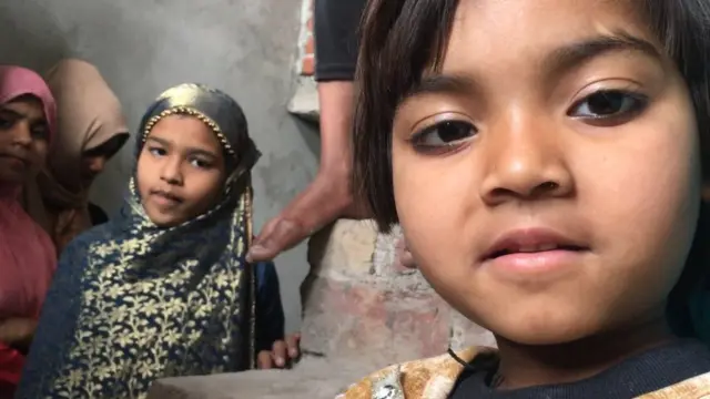 हिंसा प्रभावित बच्चे - 'हमारी किताबें जला दीं, अब हम कैसे पढ़ेंगे?'