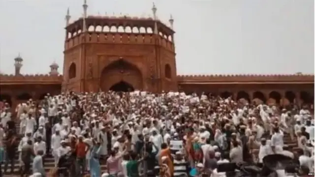 دہلی کی جامع مسجد میں تقریبا 300 افراد نے مظاہرے میں شرکت کی