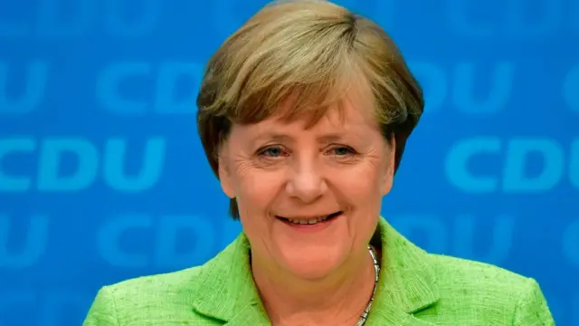 Meunier-Chuvin, "Macron'un Almanya'yla, Merkel'le iyi ilişkileri var. Merkel de seçilirse, bu siyaset Avrupa Birliği'nde Türkiye'de baskı görenlere karşı ortak tavır alınmasına ön ayak olabilir" diyor.