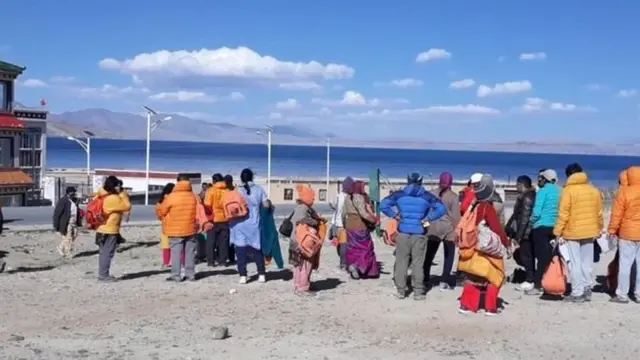 கடந்த ஆண்டு நேபாளம் வழியிலான பயணத்தை 12,000 பேர் தேர்ந்தெடுத்து இருந்தார்கள். இந்த ஆண்டு இதுவரை மட்டும் 6000 பேர் இந்த வழியாக மானசரோவர் சென்று இருக்கிறார்கள்.