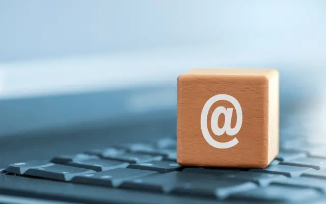 Menariknya, simbol @ menjadi punya banyak nama ketika menyebar ke banyak bahasa.