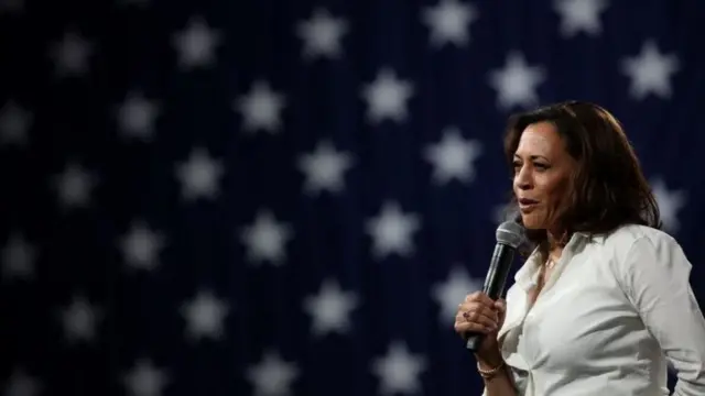 বিপক্ষের প্রতি কড়া প্রশ্ন ছুঁড়ে দিয়ে পরিচিতি পান কমালা হ্যারিস