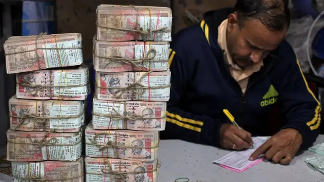 एक हज़ार के पुराने नोट.