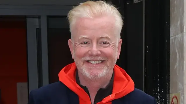 Chris Evans: Radio 2 breakfast DJ bids emotional farewell - BBC News