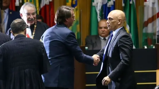 Bolsonaro e Moraes durante posseslots que mais pagam na blazeministro do Tribunal Superior do Trabalho