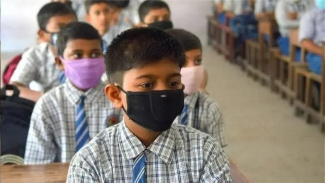 कोरोना विद्यार्थी