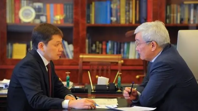 Бажы кызматынын төрагасы Кубанычбек Кулматов 5-февралда премьер-министр Сапар Исаков менен жолугушууда Ош бажыканасында күнүгө чогулган акча мурда бир жарым-эки миллион сом бөлүп келсе, соңку айда он беш миллионго жеткенин билдирген