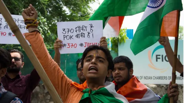 370 पर जश्न