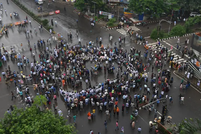 তরুণদের সাম্প্রতিক দুটি আন্দোলন কিছুটা হলেও ইশতেহারে প্রভাব ফেলেছে বলে মনে হচ্ছে।