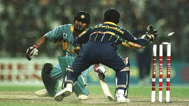 सचिन तेंदुलकर, स्टंप आउट, रोमेश कालूवितरना