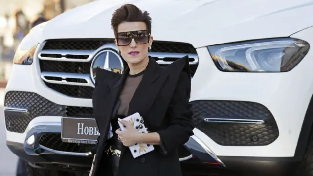 মস্কোর ফ্যাশন শো'তে আসা এক রুশ নারী, ০৩-০৪-২০১৯।