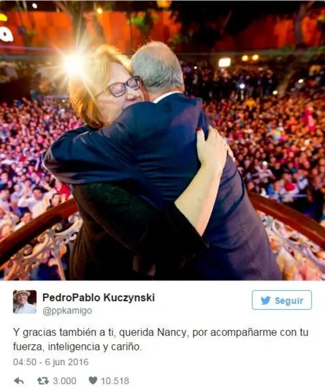 PPK abrazando a su esposa