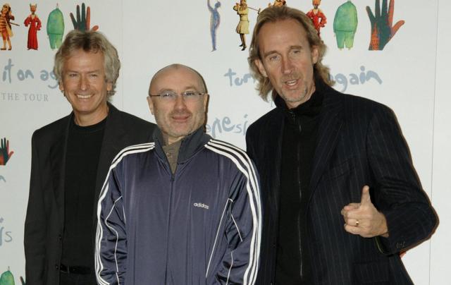 Genesis: Тони Бэнкс, Фил Коллинз и Майк Резерфорд объявляют о начале казавшегося тогда последним тура Turn It On Again. Отель Mayfair, Лондон, 7 ноября 2006 г.