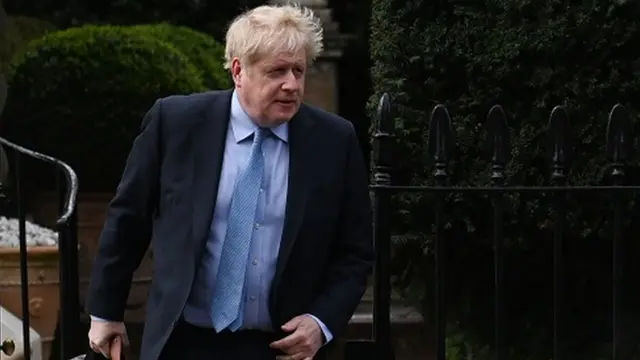 ジョンソン元英首相、英紙コラムニストに転身 閣僚行動規範に「違反」と諮問機関 BBCニュース
