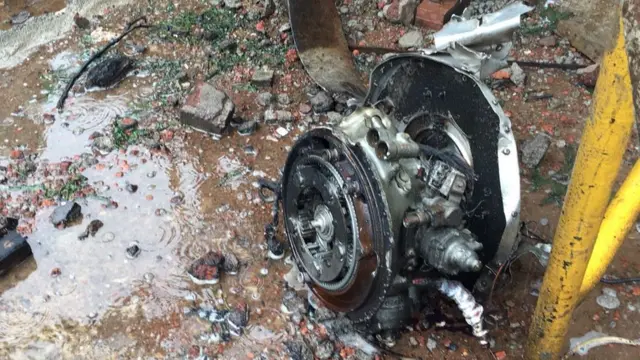 மும்பையில் தனியார் விமானம் மோதி விபத்து