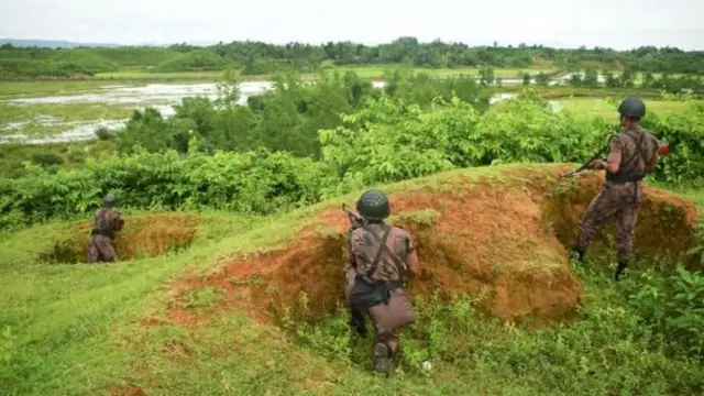 সীমান্তে রোহিঙ্গা অনুপ্রবেশ ঠেকাতে মোতায়েন বিজিবি সদস্যরা
