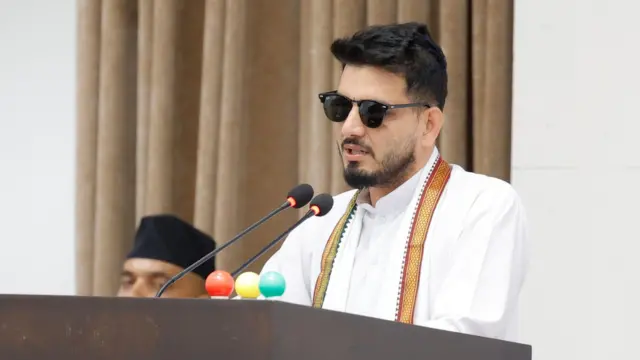 संसदमा बोल्दै पूर्वाधार विकास मन्त्री सुनिल लम्साल