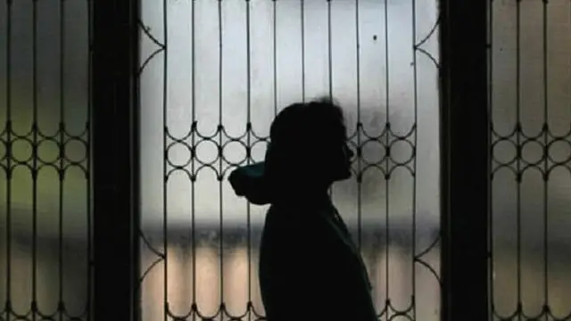 औरत की परछाई