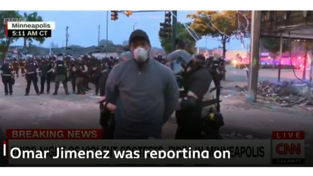 Khoảnh khắc phóng viên CNN bị còng tay khi đang đưa tin trực tiếp về cuộc biểu tình ở Minneapolis