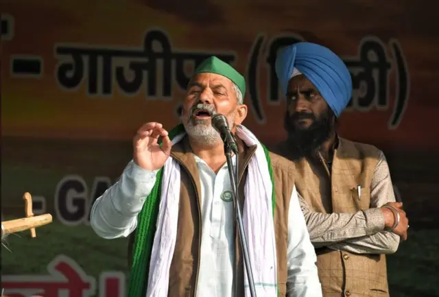 ఘాజీపూర్ సరిగహద్దు వద్ద కంటతడి పెట్టిన రైతు నేత రాకేశ్ టికైత్