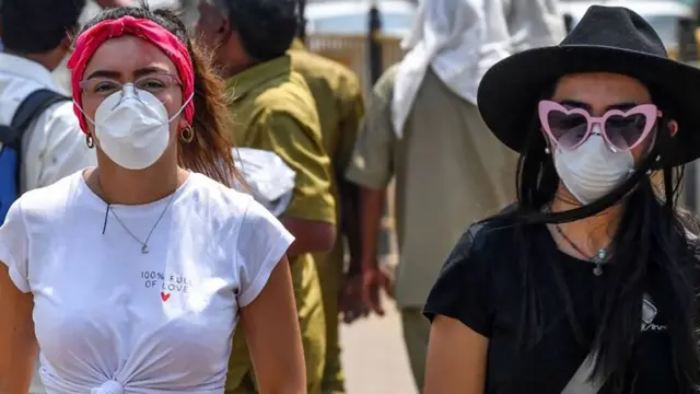 கொரோனா வைரஸ்: ஊரடங்கு எத்தனை நாள் நீட்டிப்பு? என்னென்ன தளர்வுகள்?