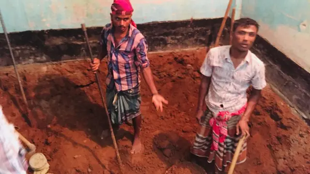 সাড়ে চার ফুট গভীরেও কিছু পাওয়া যায় নি।