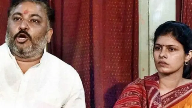 दयाशंकर सिंह पत्नी स्वाति सिंह के साथ