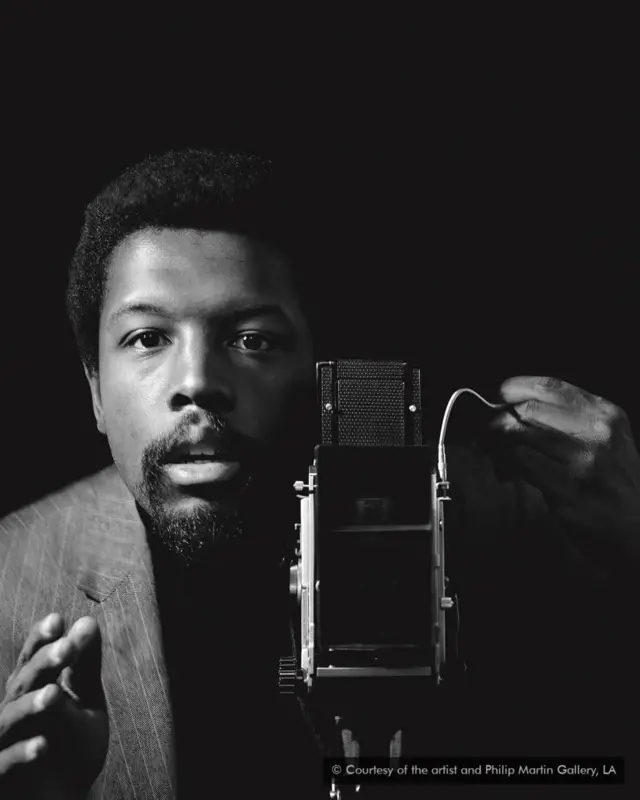 Un autoportrait de Kwame Brathwaite, 1964, qui était à l'avant-garde du mouvement Black is Beautiful